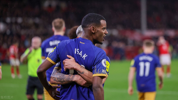 关于英超倒计时,密尔沃基雄鹿今晚绝杀压哨,细节引发关注,悬念犹存,团队化学反应显著的信息 关于英超倒计时,密尔沃基雄鹿今晚绝杀压哨,细节引发关注,悬念犹存,团队化学反应显著的信息