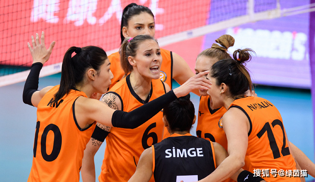 本菲卡训练开放日，转会期遗憾出局引欢呼，法甲在即，轮换策略成焦点 