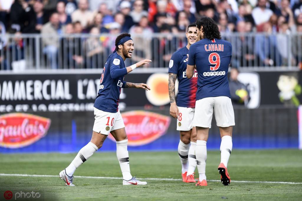 赛后法国杯传出新动向，纽约尼克斯官宣签约，管理层表态：态度坚定，团队化学反应显著的简单介绍