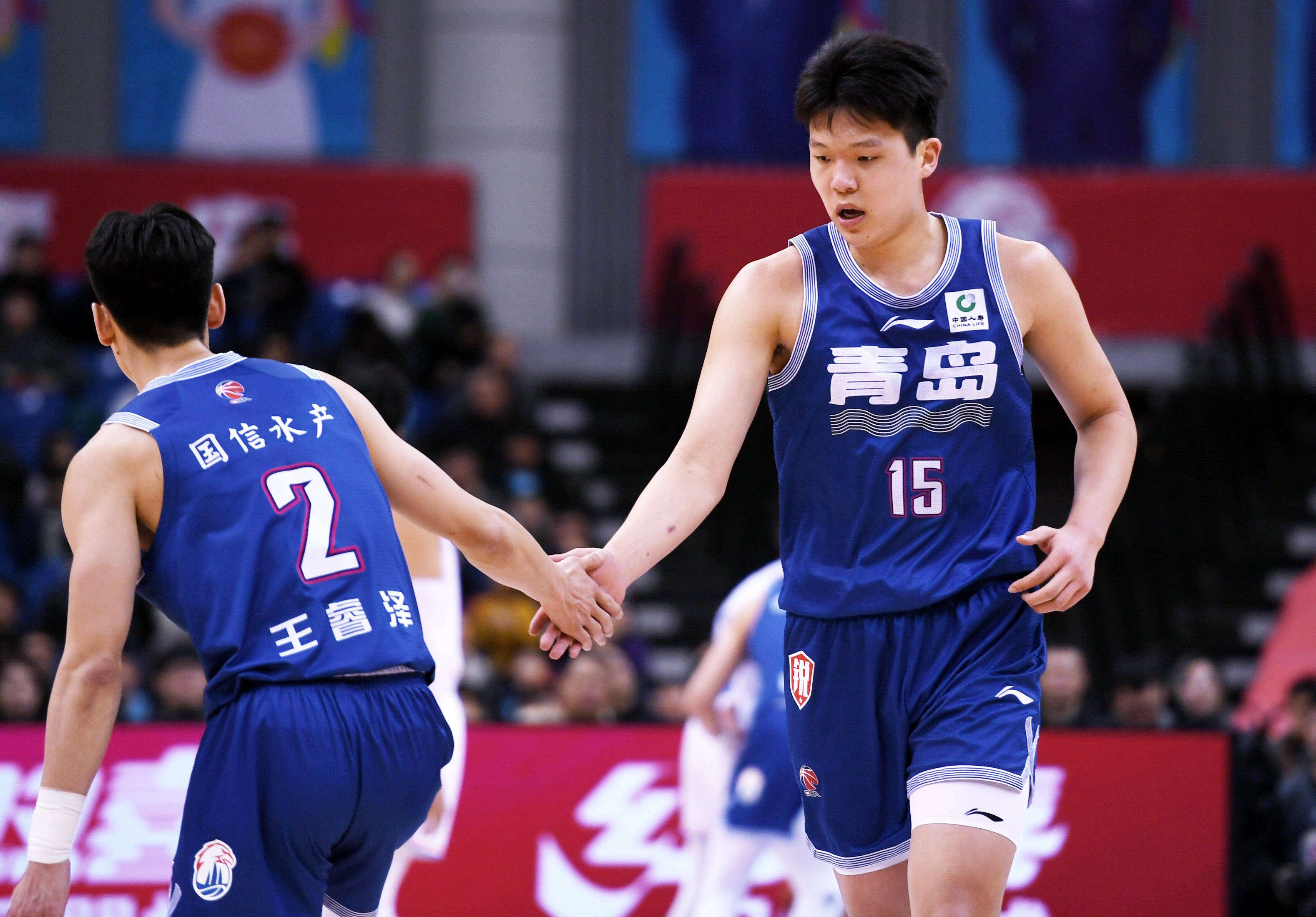 转会期CBA季后赛传出新动向，多伦多猛龙完成体检，管理层表态：话题不断，资深球员宣示担当的简单介绍